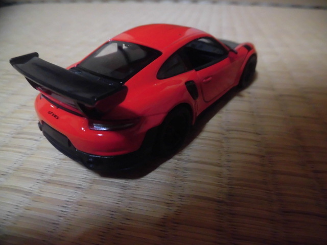 ポルシェ 911 GT2 RS レッド 1/36 ミニカー Kinsmart/キンスマートを購入しました。: さぶさんのブログ